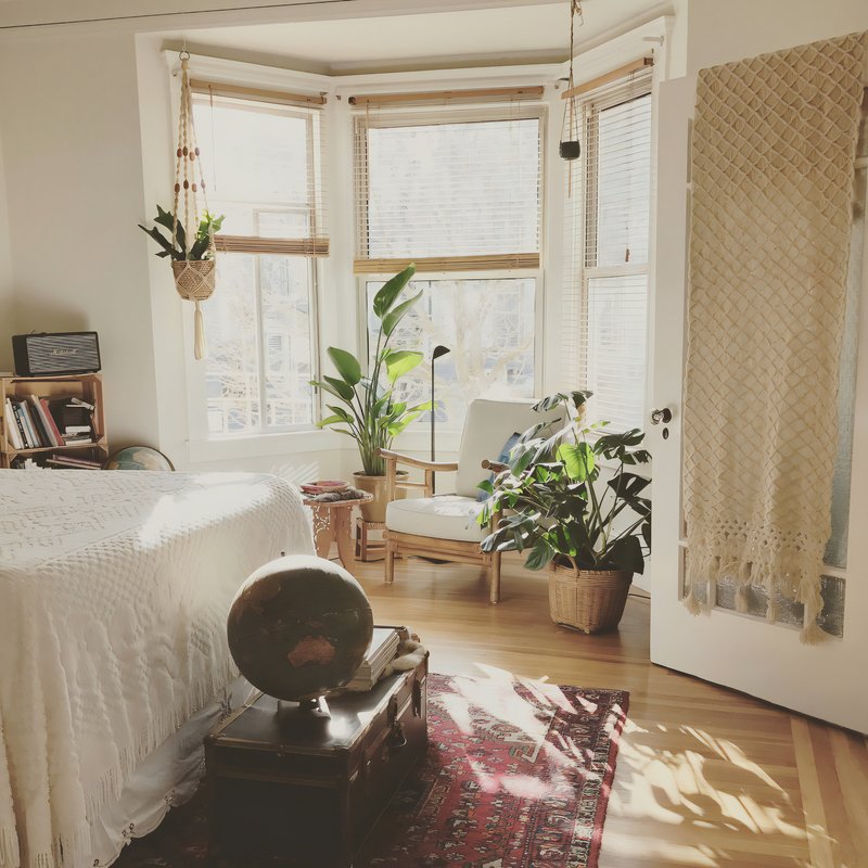 Tapis de chambre marocain dans une chambre bohème