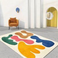 Tapis design et abstrait coloré et blanc cassé STRACT