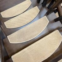 Tapis escalier autocollant demi cercle résistant