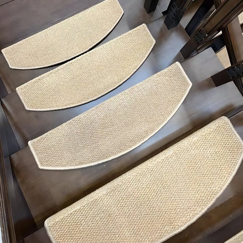 Tapis escalier autocollant demi cercle résistant