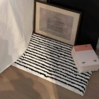 Tapis noir et blanc à rayure doux et moelleux ZEBREA