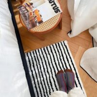 Tapis noir et blanc à rayure doux et moelleux ZEBREA