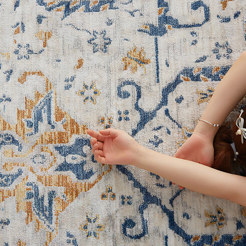 Donnez du caractère à votre intérieur avec le tapis vintage et rétro FADA. Ses motifs géométriques aux couleurs chaleureuses (rouge, ocre, bleu et vert) apportent une touche authentique et originale à votre espace. Inspiré des designs rétro, ce tapis s’intègre parfaitement dans une décoration bohème, industrielle ou contemporaine. Conçu avec des matériaux de qualité, il offre une résistance optimale tout en restant doux sous vos pieds. Idéal pour un salon, une salle à manger ou une entrée, il transforme chaque pièce en un espace accueillant et stylé.
