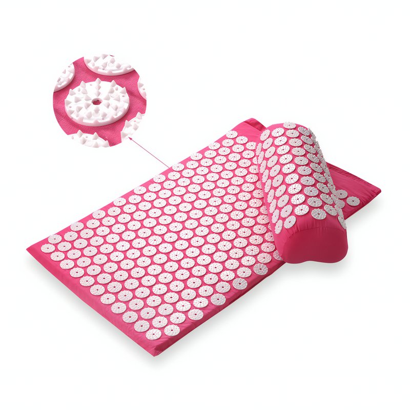 Tapis acupression rose et coussin avec fleurs blanches pour méditation
