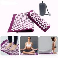 Tapis acupression violet et coussin avec fleurs blanches pour méditation