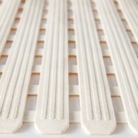 Tapis antidérapant beige à ventouse en PVC pour salle de bain