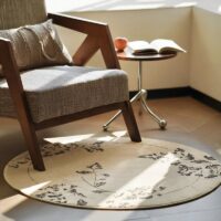 Tapis beige rond motif feuillage poils courts CAMILLE