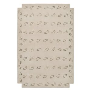 Tapis berbère beige style ethnique traditionnel avec motifs mains abstraites ARTO DESIGN