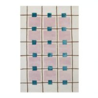Tapis berbère rose et beige avec touche de bleu carrés colorés PUXU