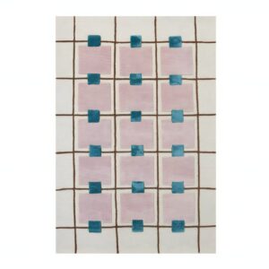Tapis berbère rose et beige avec touche de bleu carrés colorés PUXU
