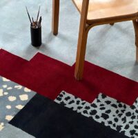 Tapis bleu design abstrait et moderne pour salon et séjour PUXU
