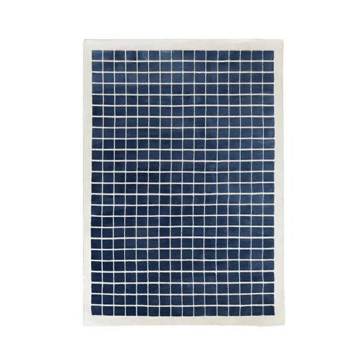 Tapis bleu grille à carreaux avec fond blanc style kilim PUXU
