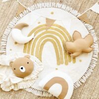 Tapis chambre enfant rond avec arc-en-ciel jaune et froufous KELLY