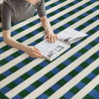 Tapis coloré lignes géométriques croisées design XAV PIRON