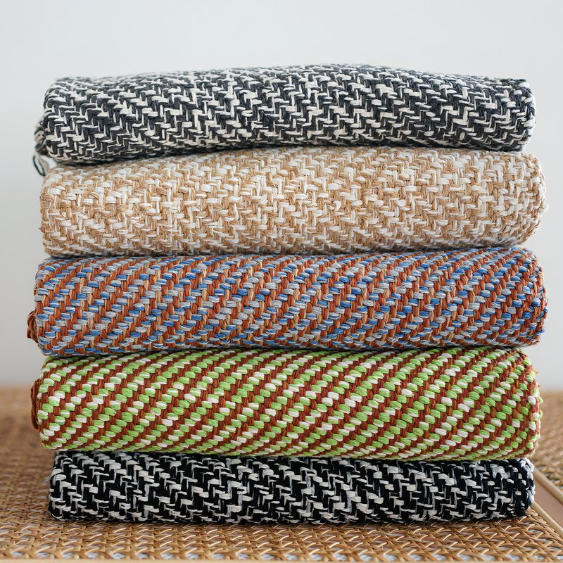 Tapis de couloir en fibre tressée à pompons beige et blanc SLOWLIFE