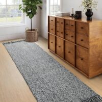 Tapis de couloir en fibre tressée à pompons gris et blanc SLOWLIFE