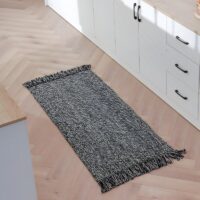 Tapis de couloir en fibre tressée à pompons noir et blanc SLOWLIFE