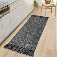 Tapis de couloir en fibre tressée à pompons noir et blanc SLOWLIFE