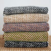 Tapis de couloir en fibre tressée à pompons violet et orange SLOWLIFE