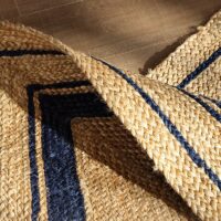 Tapis de couloir jonc de mer et jute rectangulaire avec lignes bleues ETNA