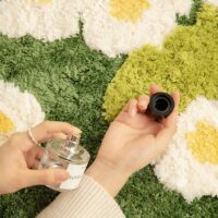 Tapis de fleurs vertes et blanches descente de lit BIONCA