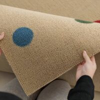 Tapis de jeux pour enfant en laine beige avec points de couleur BASIL