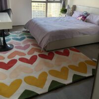 Tapis de sol bébé en laine épais pour jeux motifs coeurs colorés YOUPI