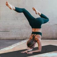 Tapis de yoga en caoutchouc naturel de 4,5 mm antidérapant pour une utilisation humide et sèche
