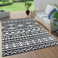 Tapis extérieur noir et blanc motifs ethniques matière synthétique résistante et lavable EXTRAQUIP