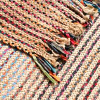 Tapis jonc de mer et jute coloré multicolore de décoration bohème chic avec froufrous