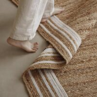 Tapis jute Indien tissé à la main rectangulaire avec bandes blanches FANG