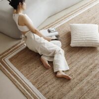 Tapis jute Indien tissé à la main rectangulaire avec bandes blanches FANG