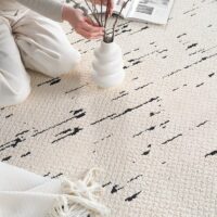 Tapis marocain beige et noir poils épais décoration style contemporaine CARPETIO