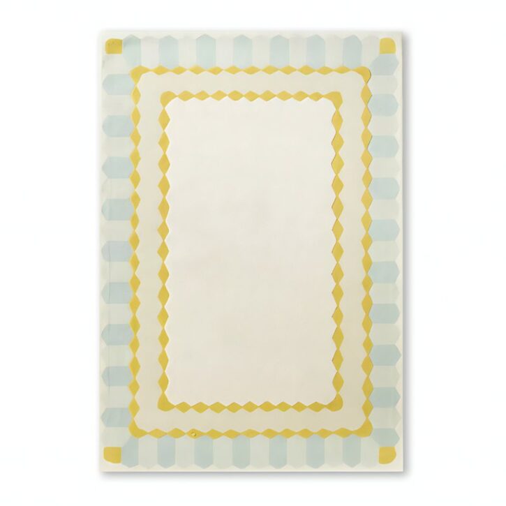 Tapis marocain en laine beige avec formes géométriques jaunes et bleues PUXU