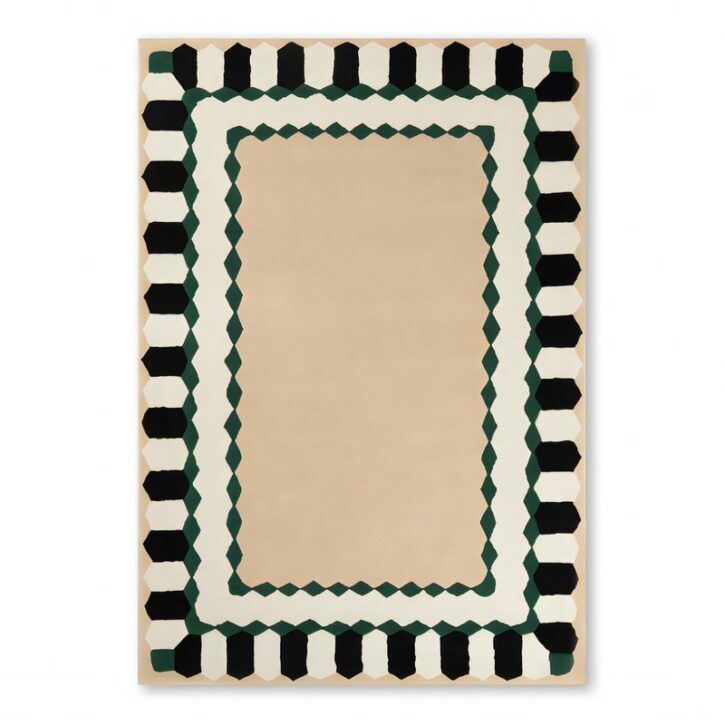 Tapis marocain en laine beige avec formes géométriques vertes noires et blanches PUXU