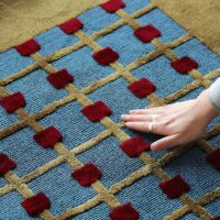 Tapis oriental géométrique vert à carreaux bleus et rouges PUXU