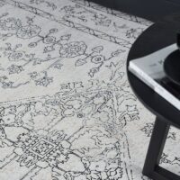 Tapis persan blanc cassé traditionnel style ethnique rectangulaire PEACE