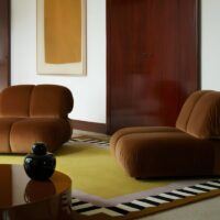 Tapis rectangulaire jaune moderne et abstrait pour salon bords marrons ARTO DESIGN