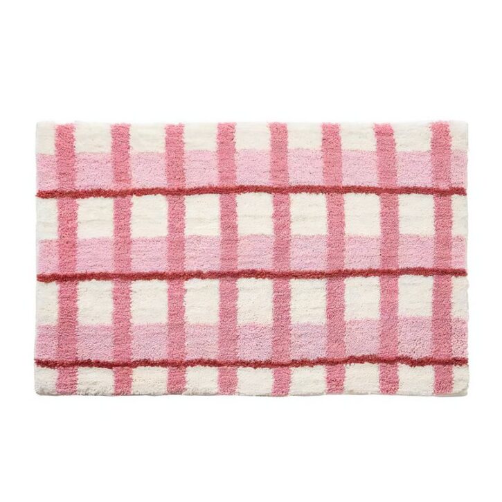 Tapis rose de décoration ou de bain à carreaux avec touche de blanc