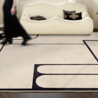 Tapis vintage beige avec motifs géométriques noirs de décoration GILLES