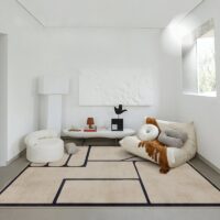 Tapis vintage beige avec motifs géométriques noirs de décoration GILLES